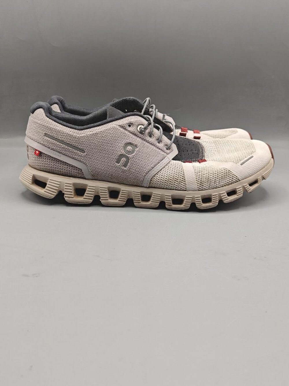 On Cloud 5 Women’s Size 11 Running Shoes Purple Pearl Frost 59.98157 Pre-Owned